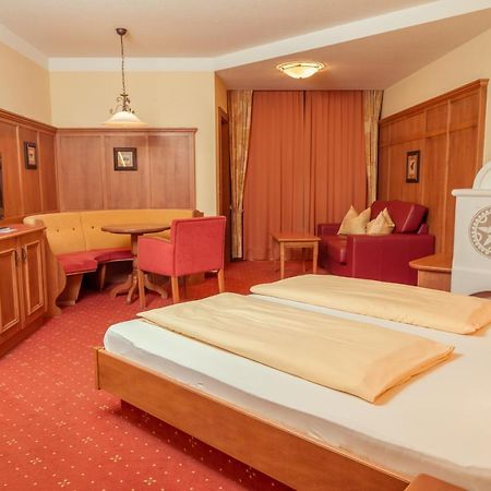 Familien Hotel Mozart Ried im Oberinntal Luaran gambar