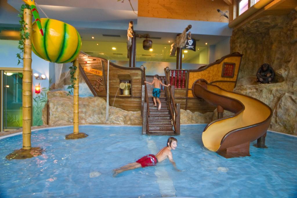 Familien Hotel Mozart Ried im Oberinntal Luaran gambar