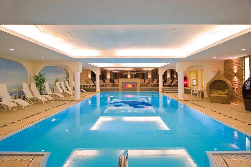Familien Hotel Mozart Ried im Oberinntal Luaran gambar