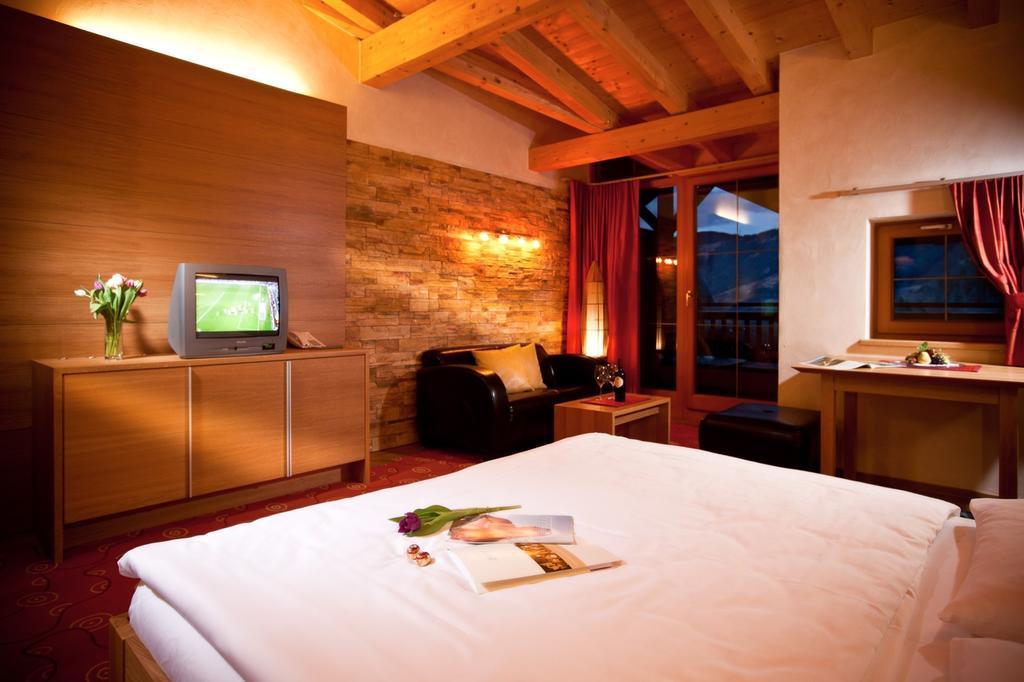 Familien Hotel Mozart Ried im Oberinntal Luaran gambar