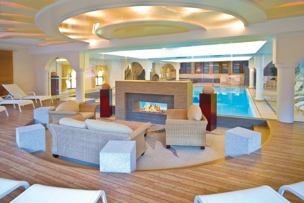 Familien Hotel Mozart Ried im Oberinntal Luaran gambar